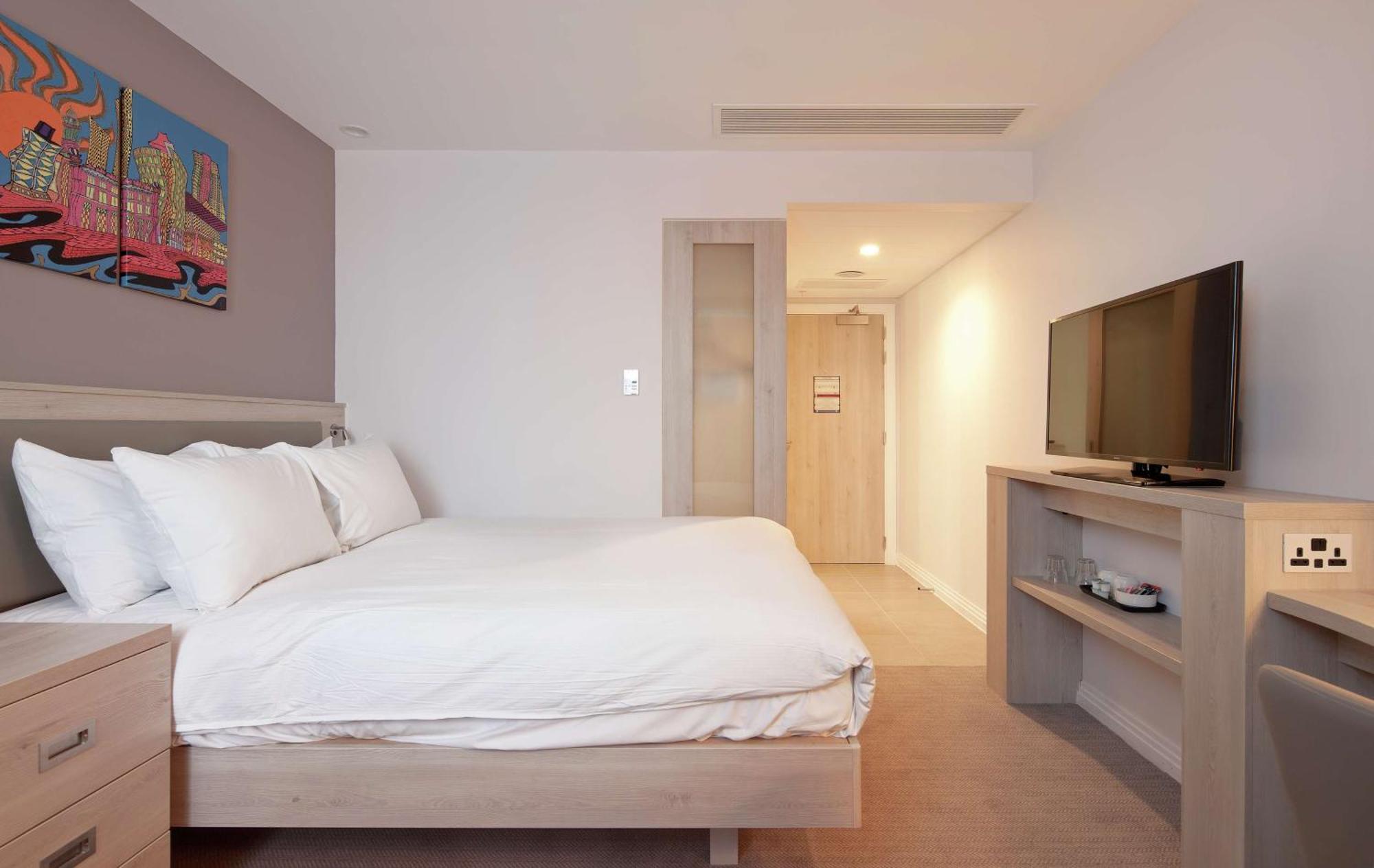 Hotel Hampton By Hilton Leeds Centre 3*
