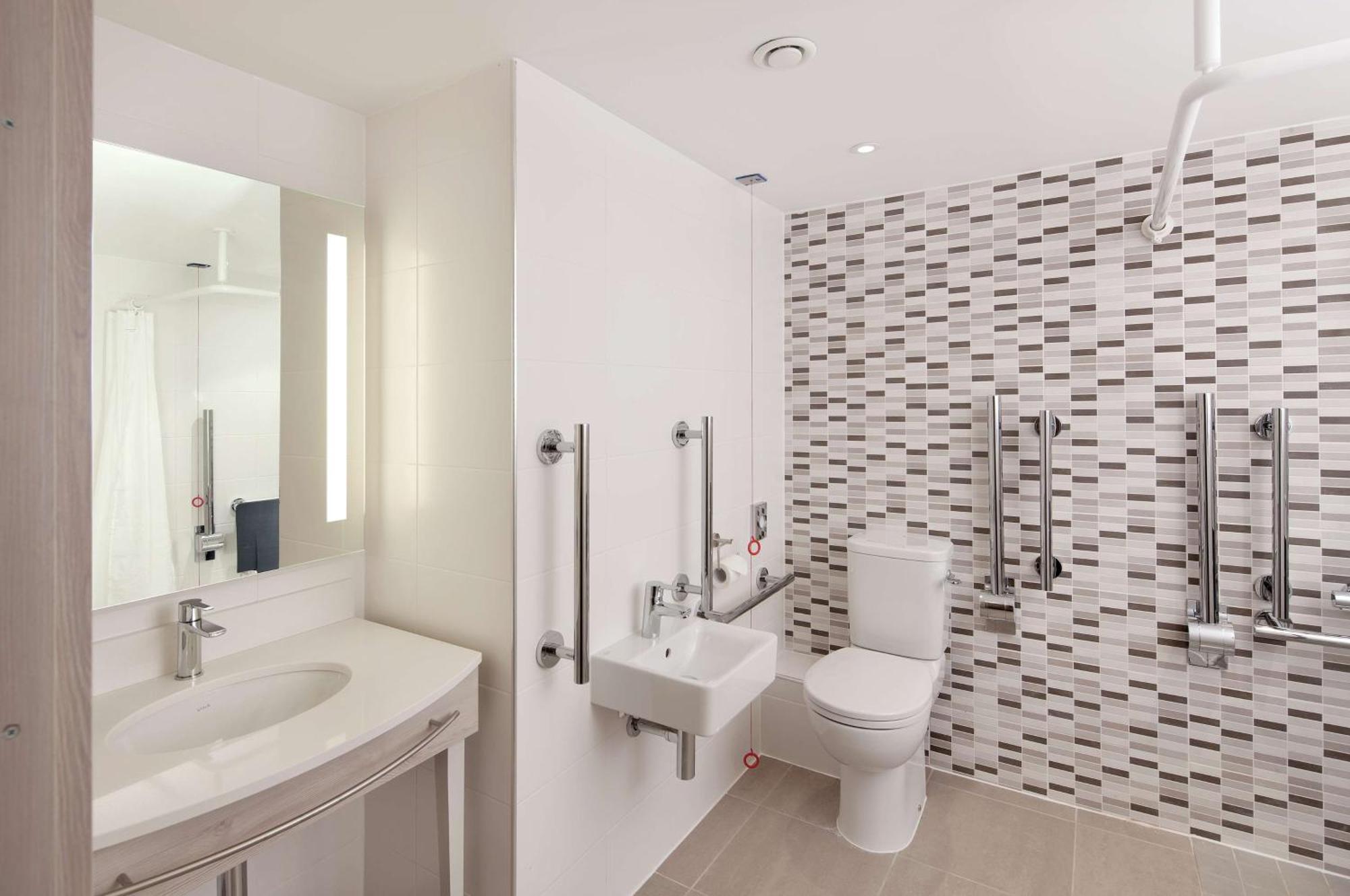 Hotel Hampton By Hilton Centre 3*